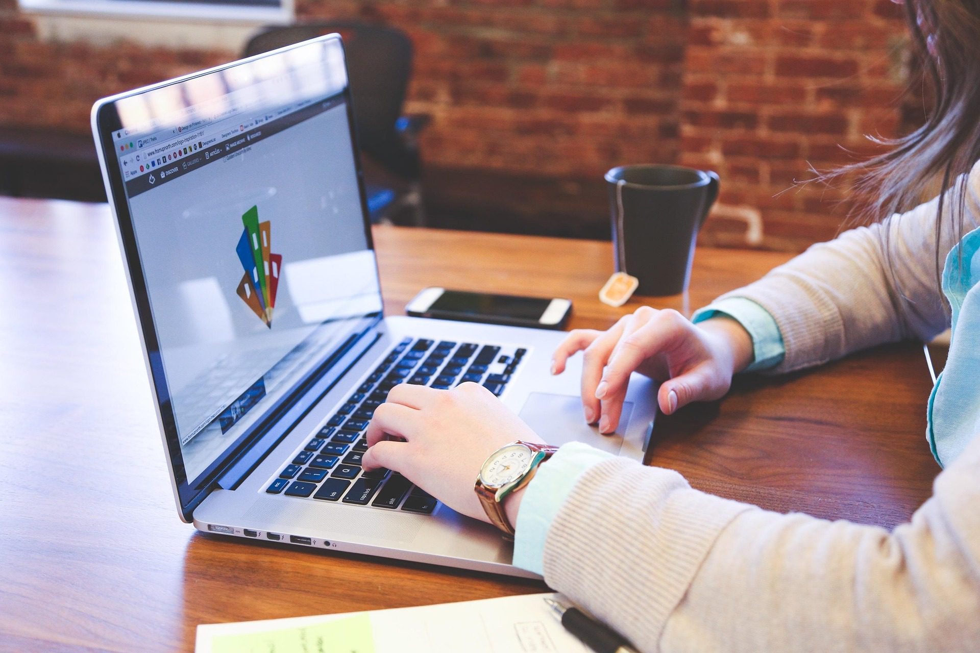 Small business using social ads targeting tools and digital marketing software